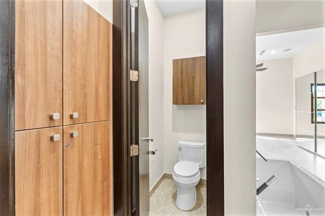 1421 Encanto Service Road, Weslaco, TX 78596