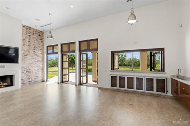 1421 Encanto Service Road, Weslaco, TX 78596