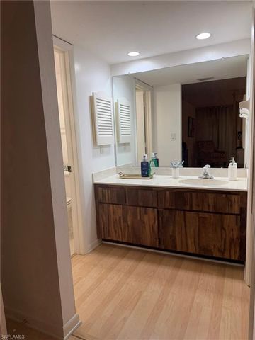 576 Retreat DR 201, Naples, FL 34110