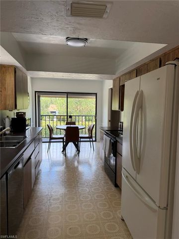 576 Retreat DR 201, Naples, FL 34110