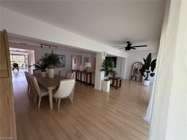 576 Retreat DR 201, Naples, FL 34110