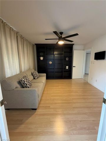 576 Retreat DR 201, Naples, FL 34110
