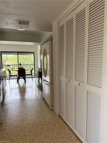 576 Retreat DR 201, Naples, FL 34110