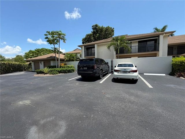 576 Retreat DR 201, Naples, FL 34110