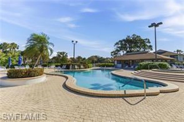 576 Retreat DR 201, Naples, FL 34110