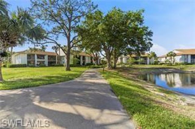 576 Retreat DR 201, Naples, FL 34110
