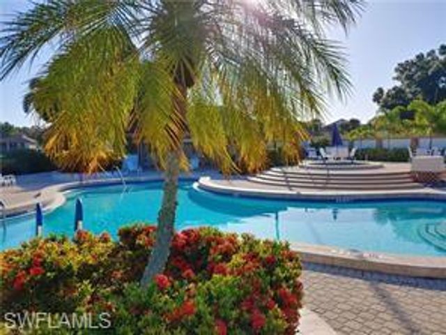 576 Retreat DR 201, Naples, FL 34110