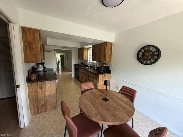576 Retreat DR 201, Naples, FL 34110