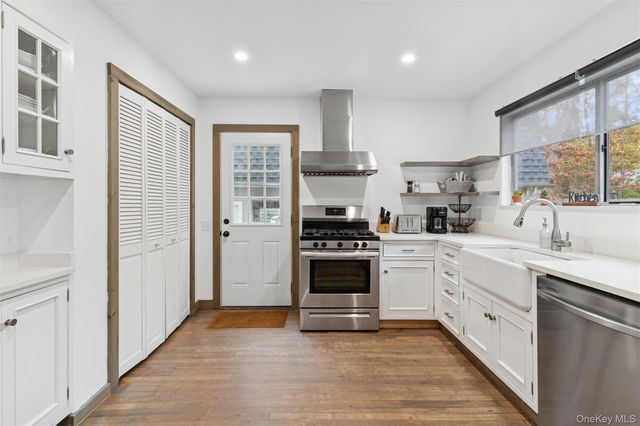 33 Whalers Drive, Sag Harbor, NY 11963