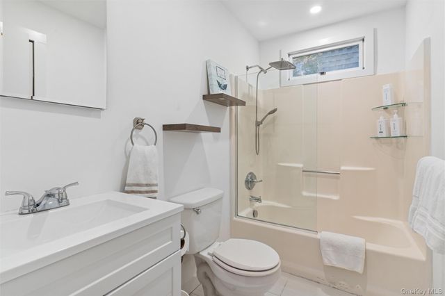 33 Whalers Drive, Sag Harbor, NY 11963