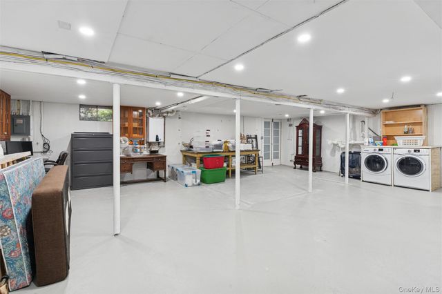 33 Whalers Drive, Sag Harbor, NY 11963