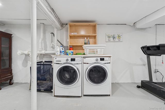 33 Whalers Drive, Sag Harbor, NY 11963