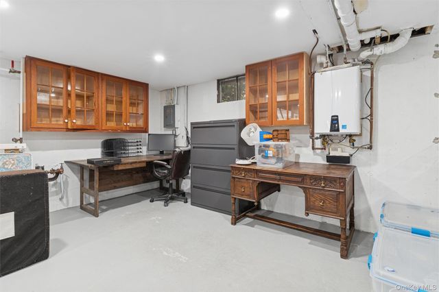 33 Whalers Drive, Sag Harbor, NY 11963