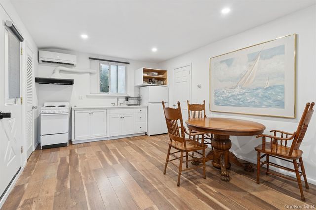 33 Whalers Drive, Sag Harbor, NY 11963