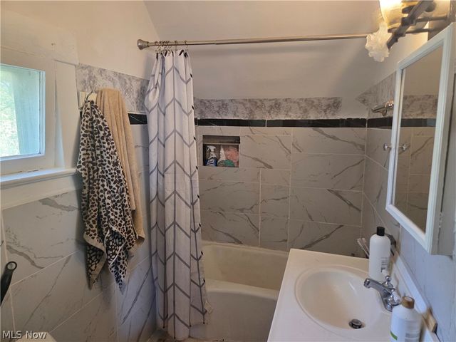 10918 Oliver Road, Cleveland, OH 44111
