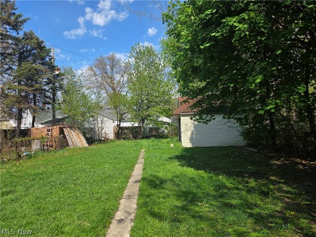 10918 Oliver Road, Cleveland, OH 44111