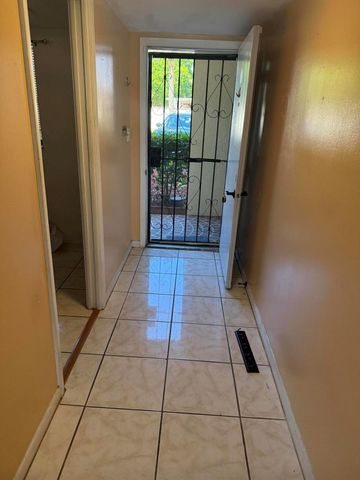 2025 Oleander Boulevard 105, Fort Pierce, FL 34982