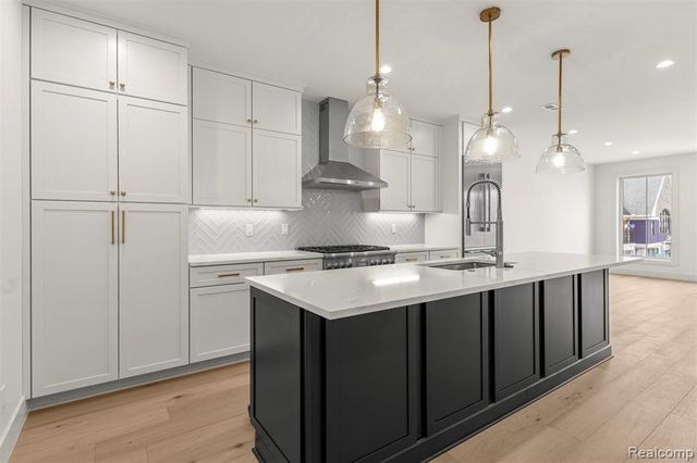 156 N Center Unit 203, Northville, MI 48167