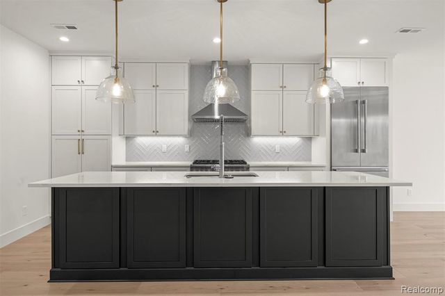 156 N Center Unit 203, Northville, MI 48167