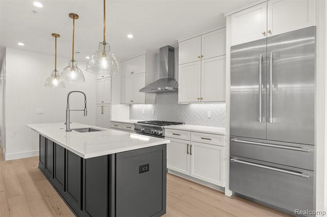 156 N Center Unit 203, Northville, MI 48167