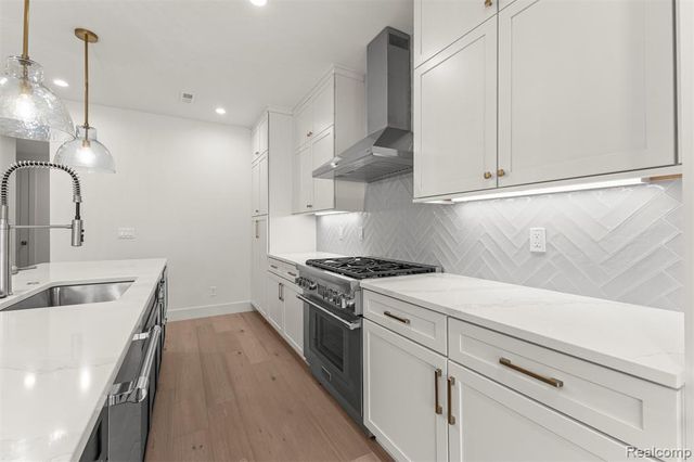 156 N Center Unit 203, Northville, MI 48167