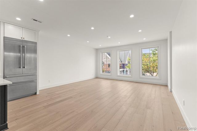 156 N Center Unit 203, Northville, MI 48167