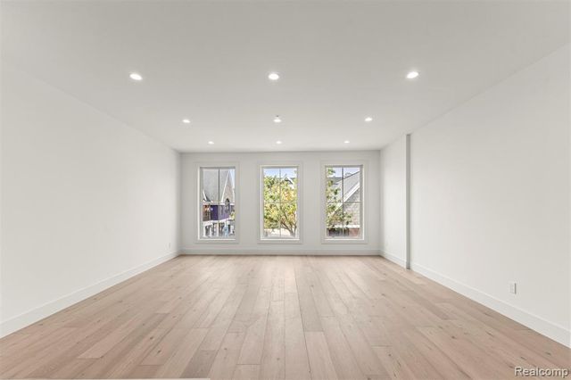 156 N Center Unit 203, Northville, MI 48167