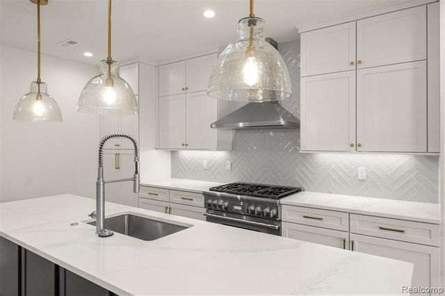 156 N Center Unit 203, Northville, MI 48167