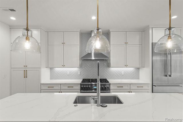 156 N Center Unit 203, Northville, MI 48167