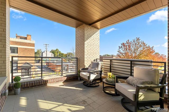 156 N Center Unit 203, Northville, MI 48167