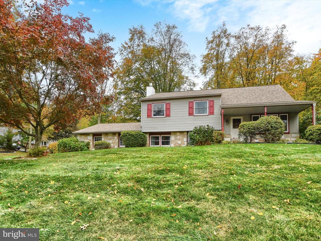 202 CORNWALL DR, Chalfont, PA 18914