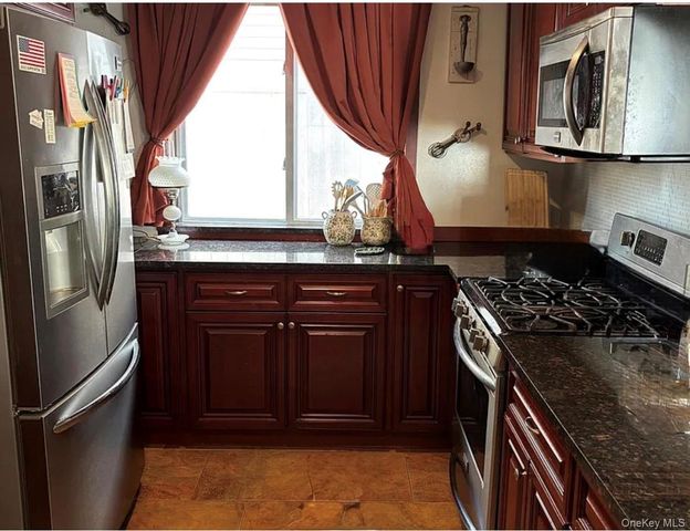 3615 Bayview Street, Seaford, NY 11783