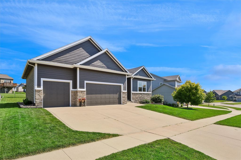 520 Timberview Drive, Adel, IA 50003