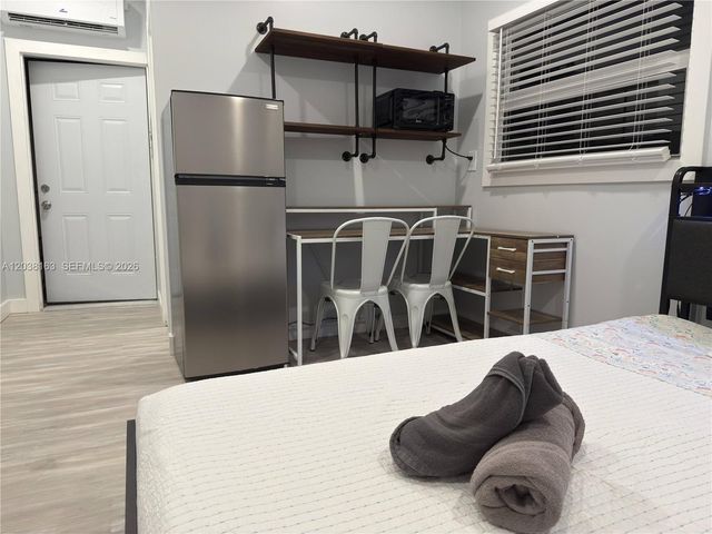 214 SW 2nd Ter, Dania Beach, FL 33004