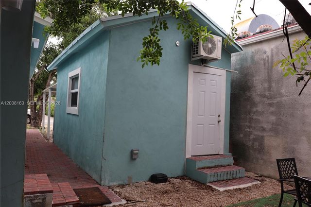 214 SW 2nd Ter, Dania Beach, FL 33004