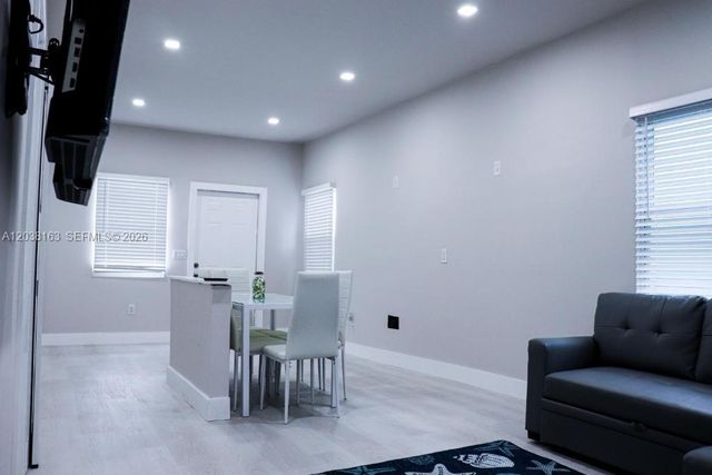 214 SW 2nd Ter, Dania Beach, FL 33004