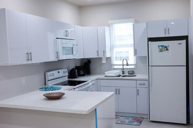 214 SW 2nd Ter, Dania Beach, FL 33004