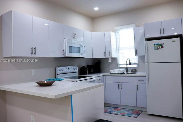 214 SW 2nd Ter, Dania Beach, FL 33004