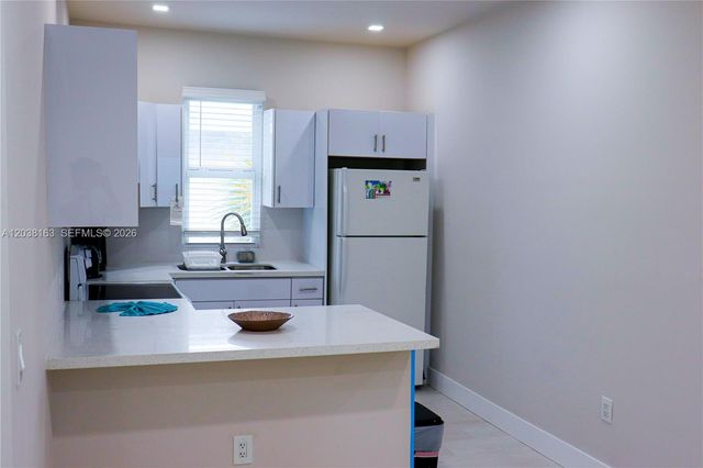 214 SW 2nd Ter, Dania Beach, FL 33004