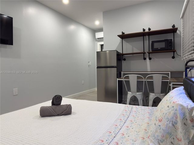 214 SW 2nd Ter, Dania Beach, FL 33004