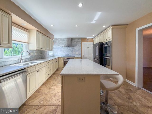 157 HARTFORD LN, Newtown, PA 18940