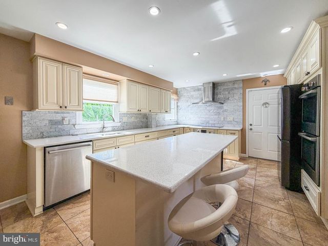 157 HARTFORD LN, Newtown, PA 18940