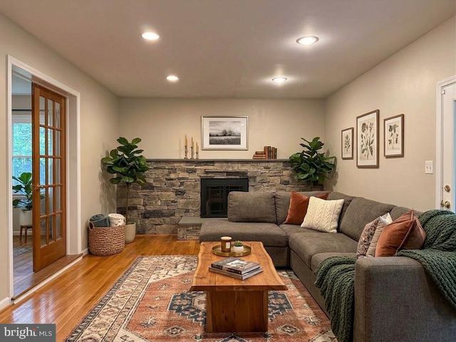 157 HARTFORD LN, Newtown, PA 18940