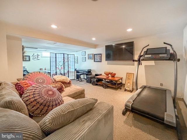 157 HARTFORD LN, Newtown, PA 18940