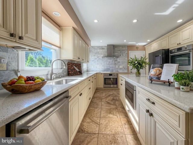 157 HARTFORD LN, Newtown, PA 18940
