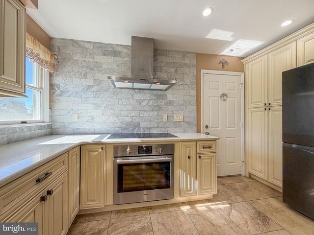 157 HARTFORD LN, Newtown, PA 18940