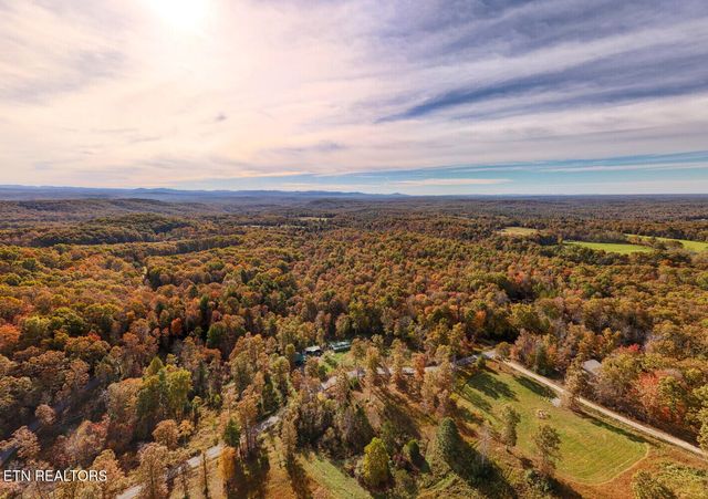 523 Honey Creek Loop Rd, Allardt, TN 38504