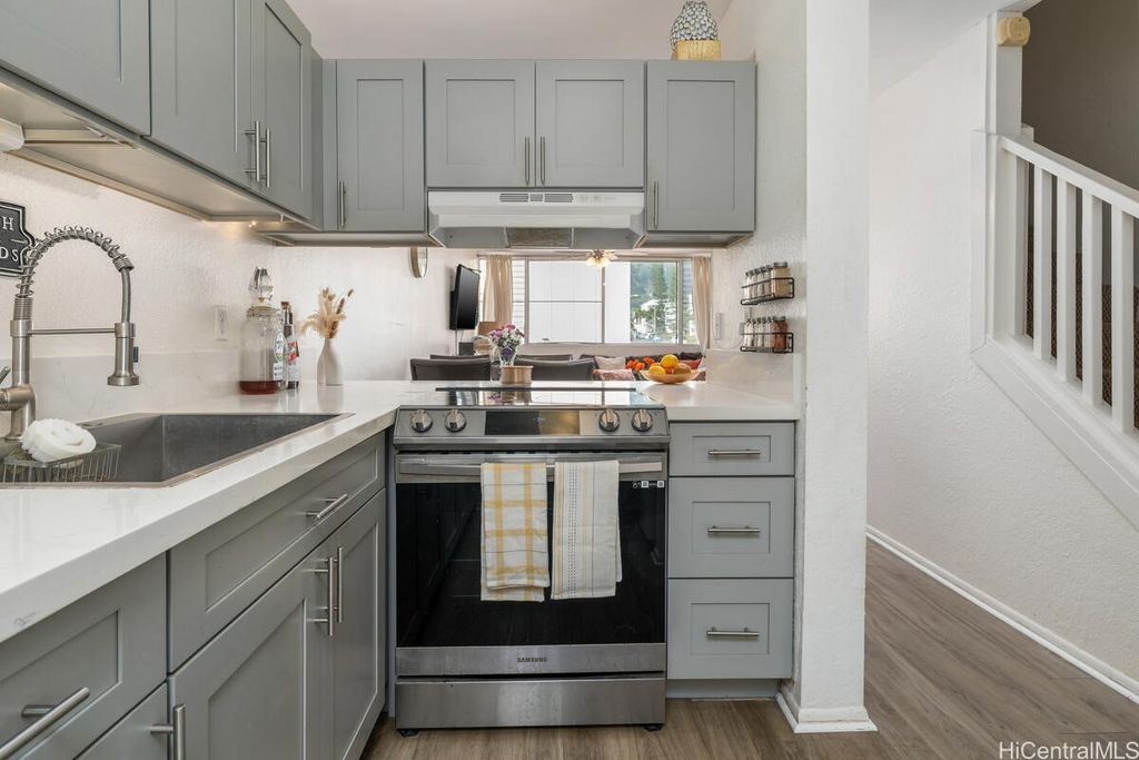 46-232 Kahuhipa Street D202, Kaneohe, HI 96744