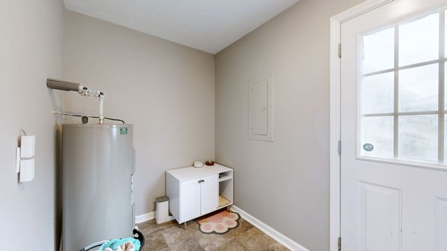 916 Turner Dr, Hartsville, TN 37074