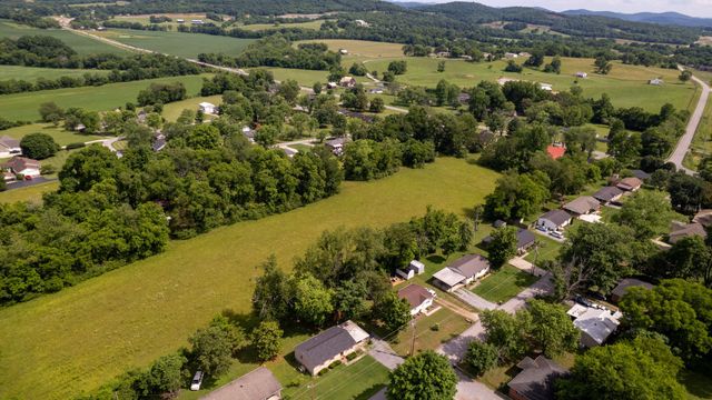 916 Turner Dr, Hartsville, TN 37074
